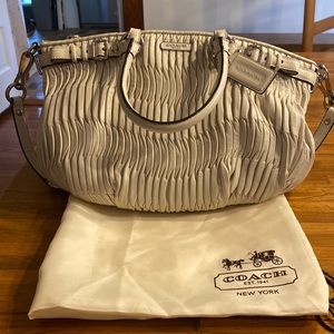 Women’s leather Coach handbag. Great Condition! Hardly used.